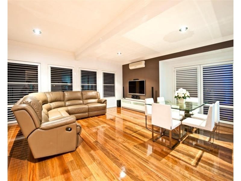 60 Edinburgh Road, Benowa QLD 4217