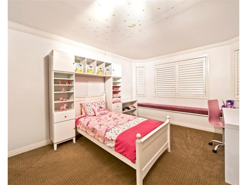 60 Edinburgh Road, Benowa QLD 4217