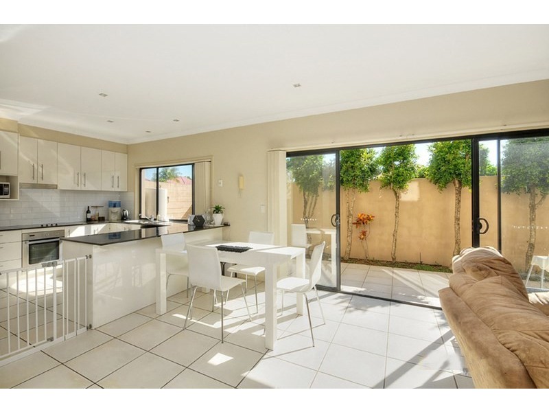 3/33 Harley Street, Labrador QLD 4215