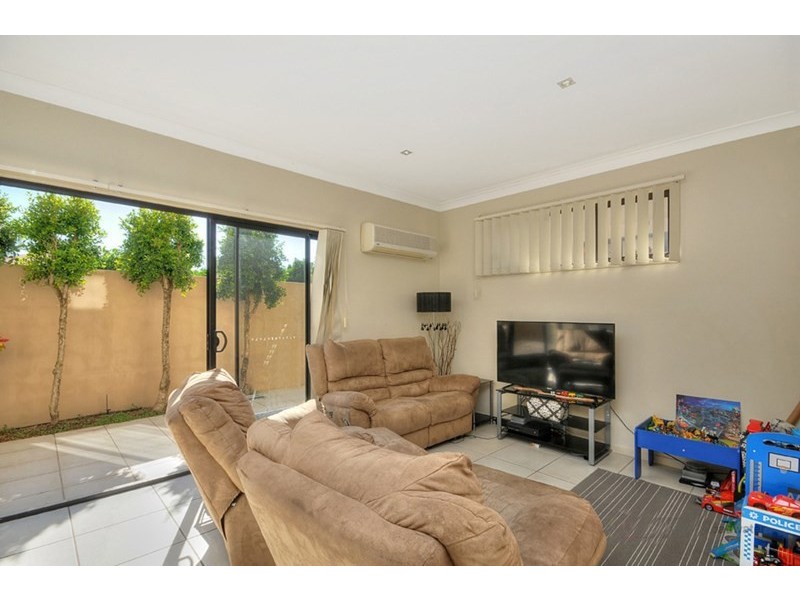 3/33 Harley Street, Labrador QLD 4215