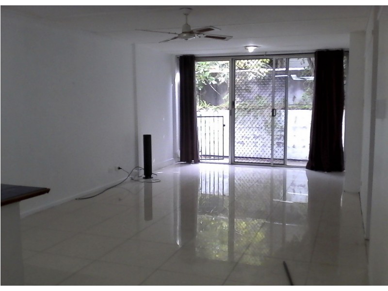 1/4 Marine Parade, Southport QLD 4215