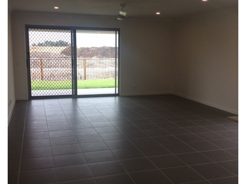 6 Seabright Circuit, Jacobs Well QLD 4208