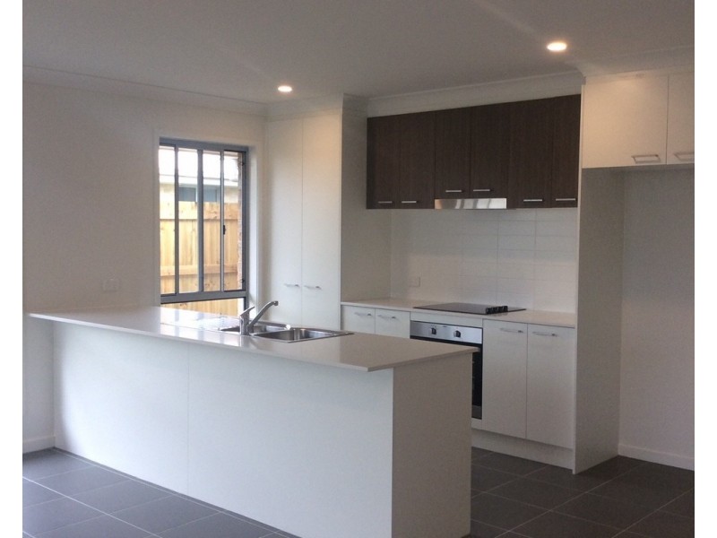 6 Seabright Circuit, Jacobs Well QLD 4208