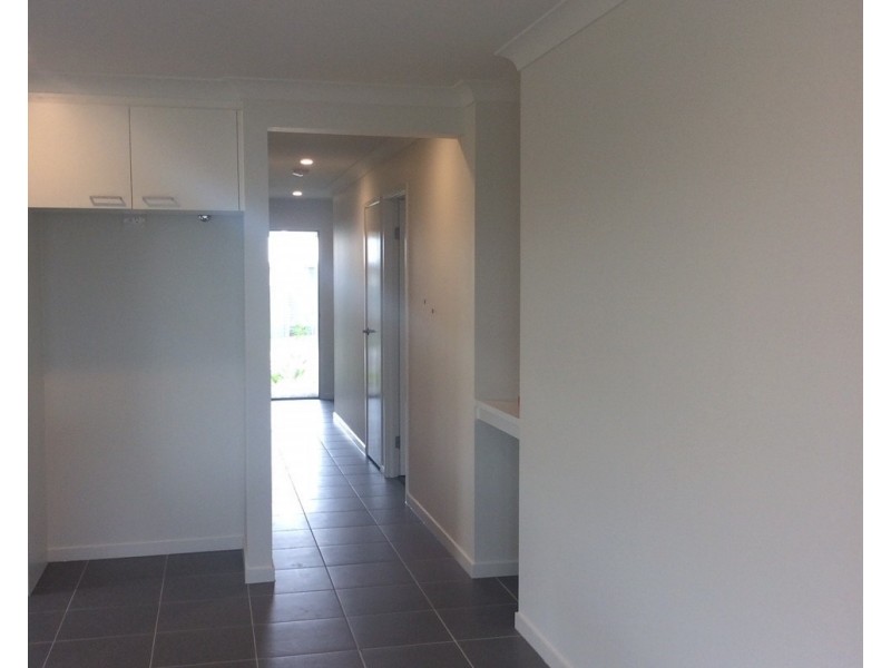 6 Seabright Circuit, Jacobs Well QLD 4208