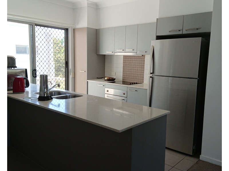 10/12 Bayview Street, Runaway Bay QLD 4216