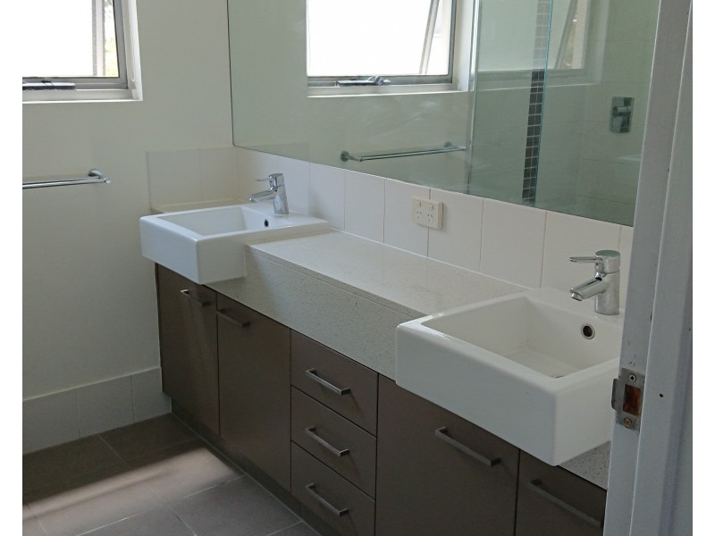 10/12 Bayview Street, Runaway Bay QLD 4216