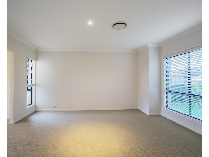 1 Viewridge Way, Molendinar QLD 4214