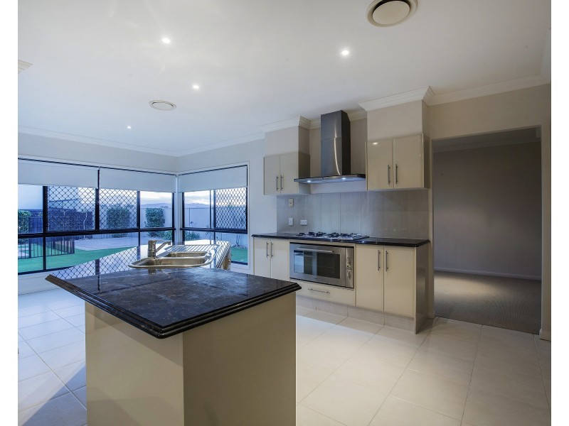 1 Viewridge Way, Molendinar QLD 4214