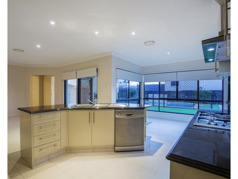 1 Viewridge Way, Molendinar QLD 4214