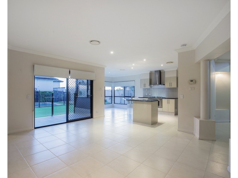 1 Viewridge Way, Molendinar QLD 4214