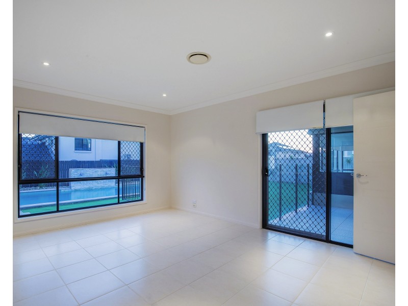 1 Viewridge Way, Molendinar QLD 4214