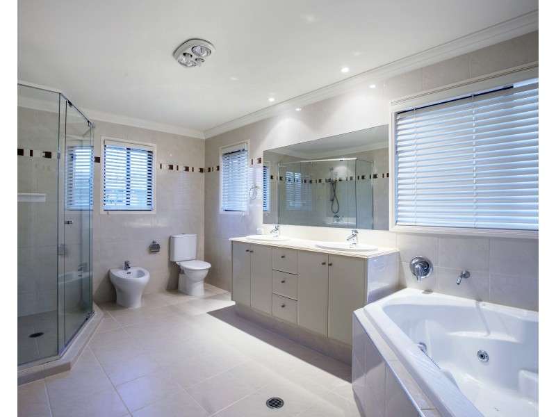 1 Viewridge Way, Molendinar QLD 4214