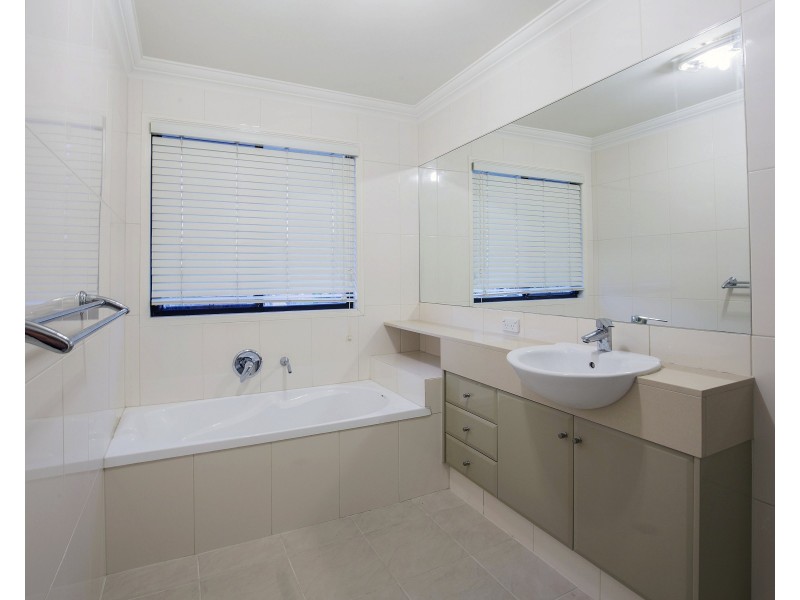 1 Viewridge Way, Molendinar QLD 4214