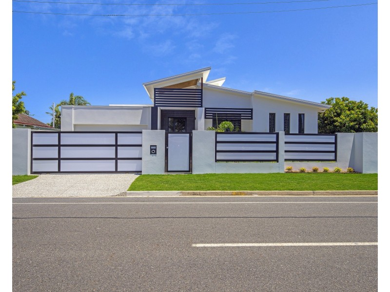 102 Stradbroke Street, Runaway Bay QLD 4216