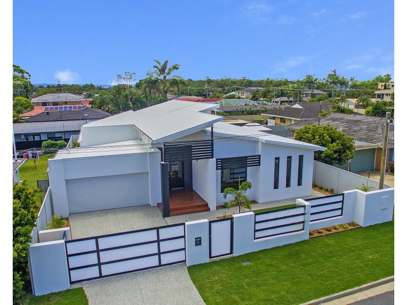 102 Stradbroke Street, Runaway Bay QLD 4216