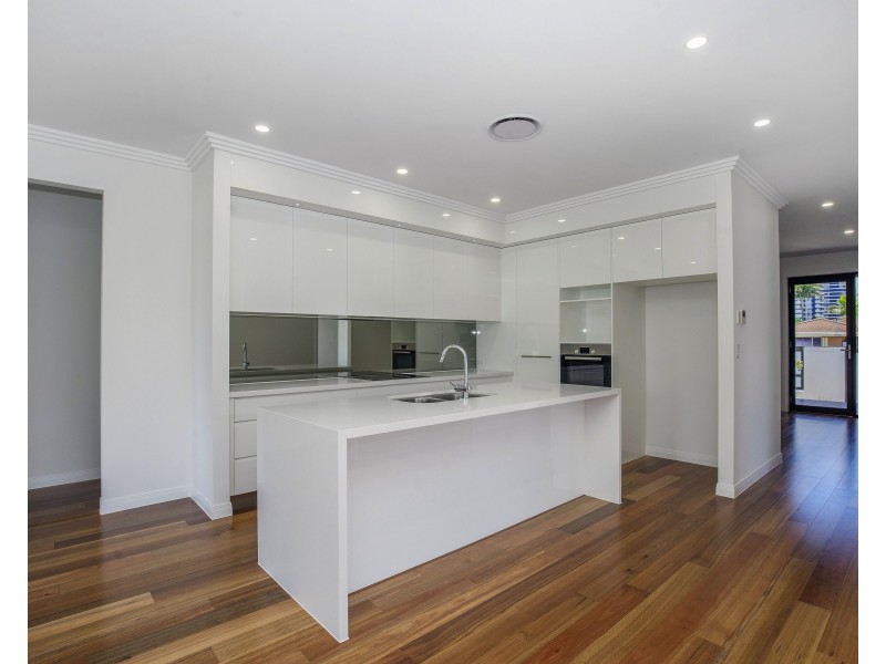 102 Stradbroke Street, Runaway Bay QLD 4216