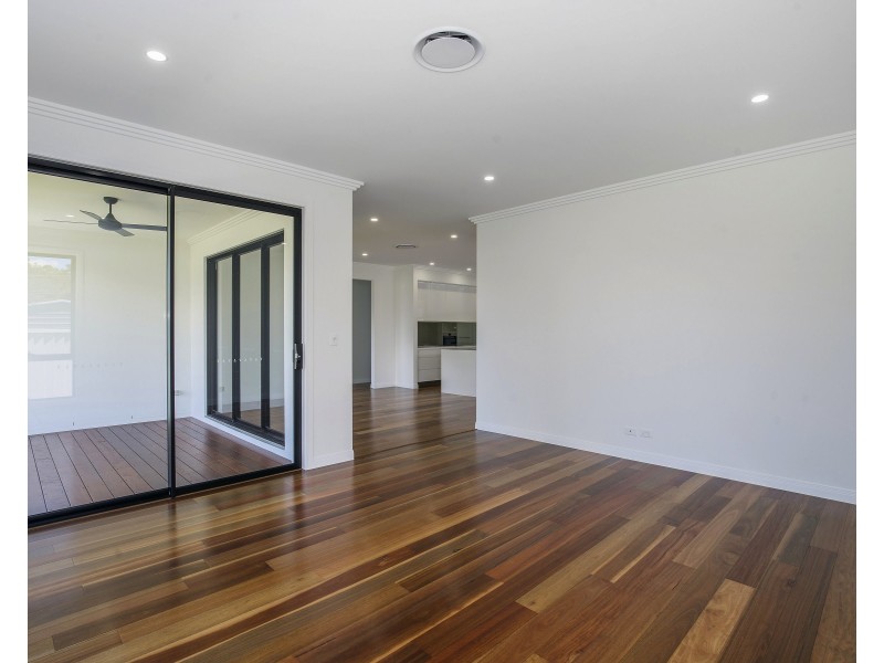 102 Stradbroke Street, Runaway Bay QLD 4216