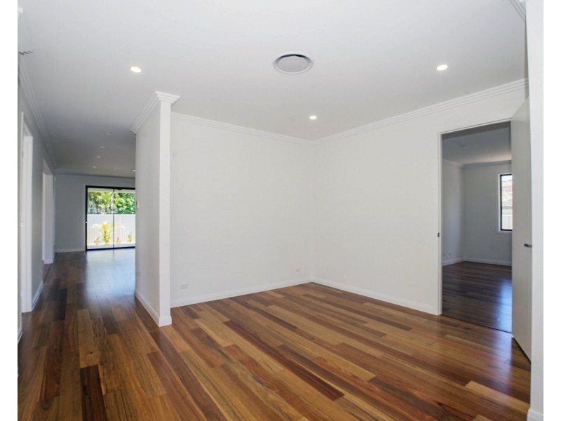 102 Stradbroke Street, Runaway Bay QLD 4216