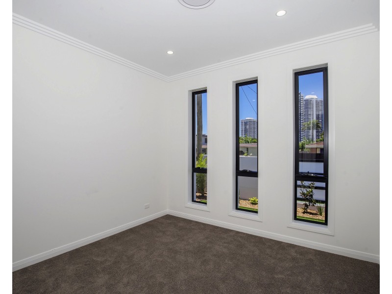 102 Stradbroke Street, Runaway Bay QLD 4216