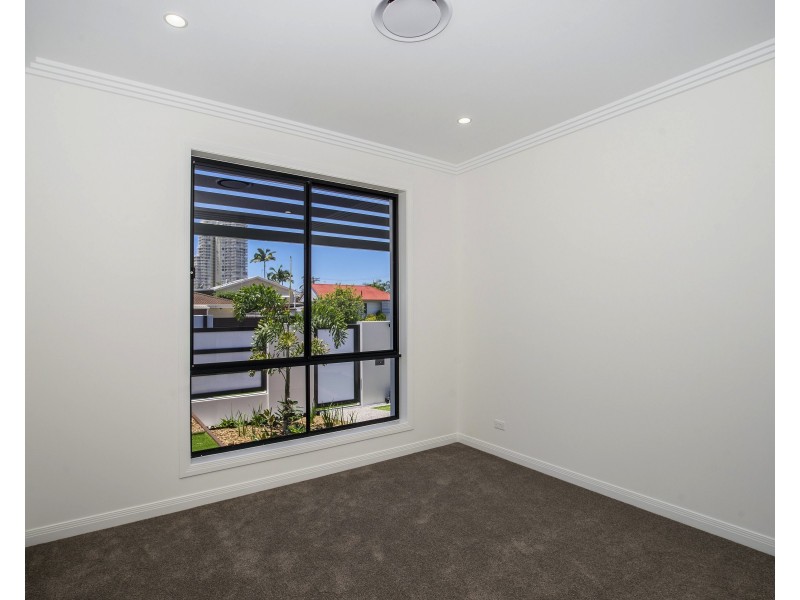 102 Stradbroke Street, Runaway Bay QLD 4216