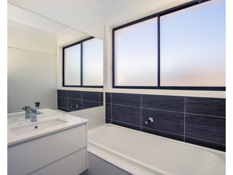 102 Stradbroke Street, Runaway Bay QLD 4216