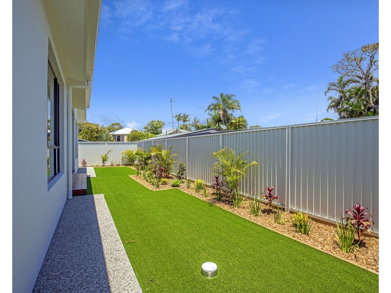 102 Stradbroke Street, Runaway Bay QLD 4216
