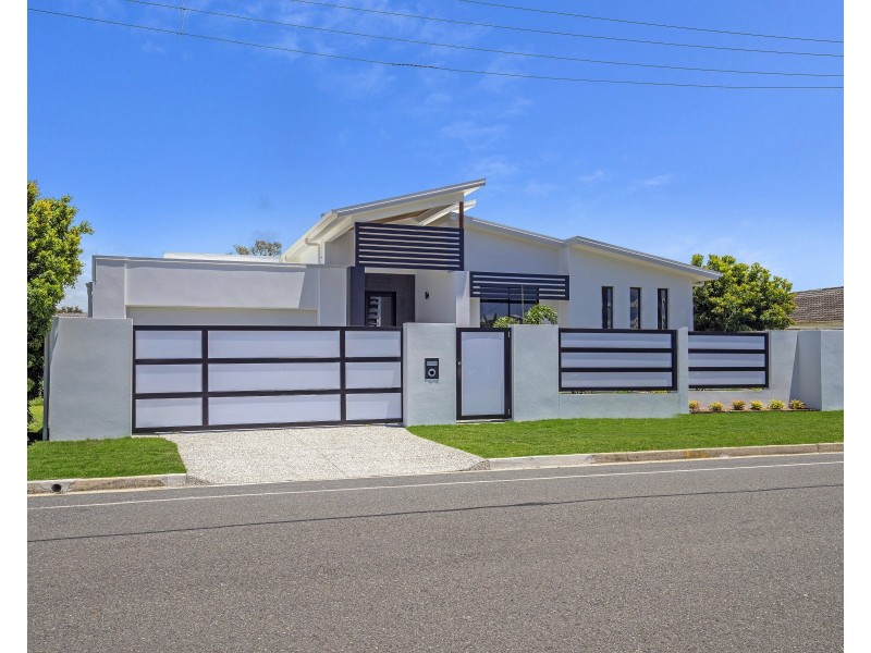 102 Stradbroke Street, Runaway Bay QLD 4216