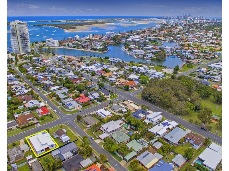 102 Stradbroke Street, Runaway Bay QLD 4216