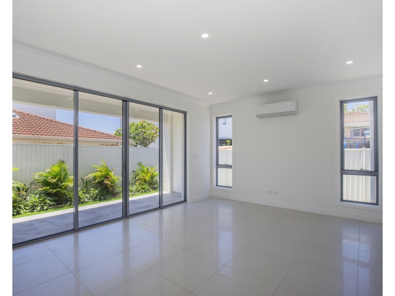 2/33 Parr Street, Biggera Waters QLD 4216