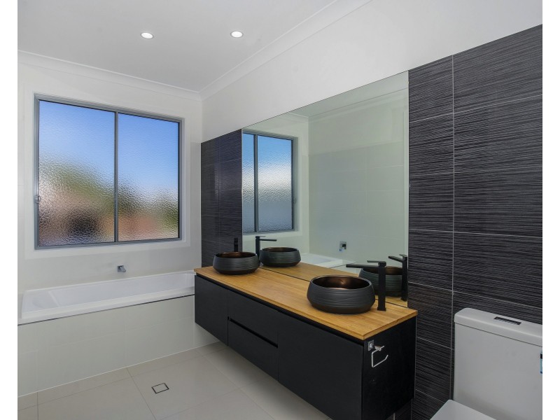 2/33 Parr Street, Biggera Waters QLD 4216