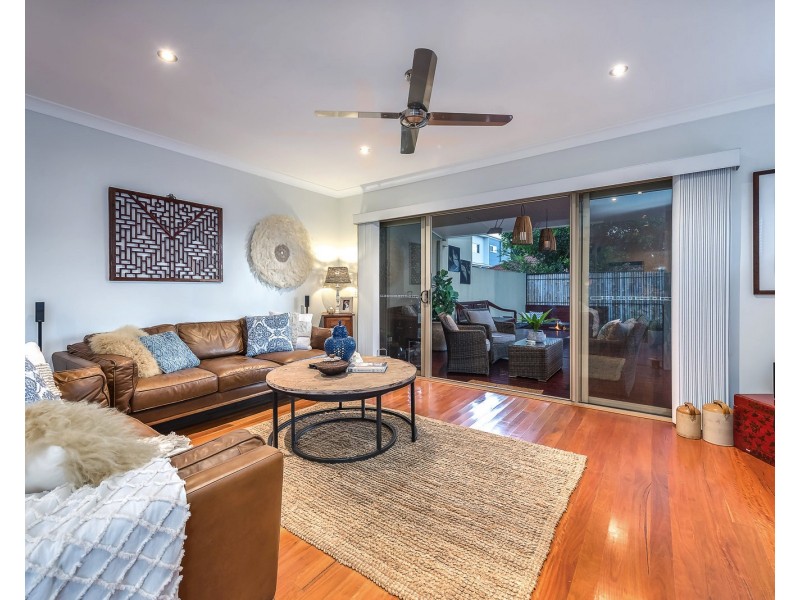 2/11 Cawthray Street, Biggera Waters QLD 4216
