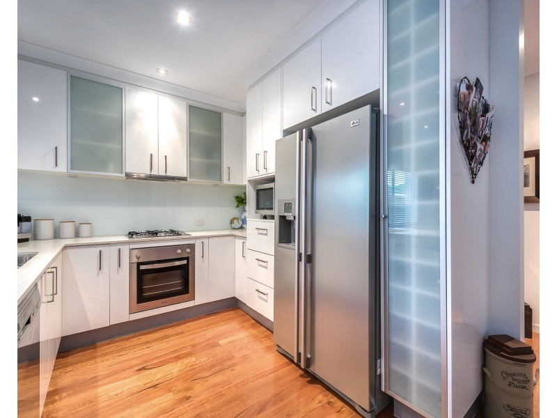 2/11 Cawthray Street, Biggera Waters QLD 4216