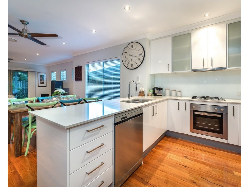 2/11 Cawthray Street, Biggera Waters QLD 4216
