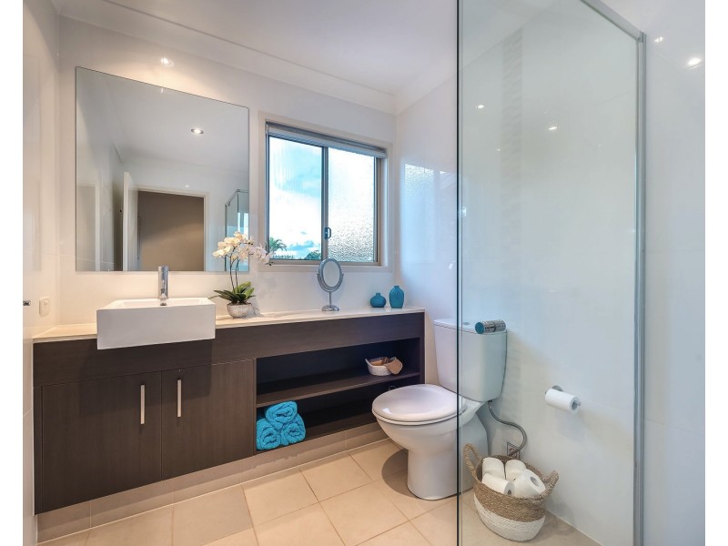 2/11 Cawthray Street, Biggera Waters QLD 4216