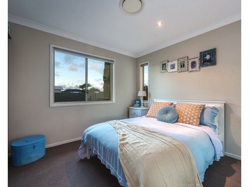 2/11 Cawthray Street, Biggera Waters QLD 4216