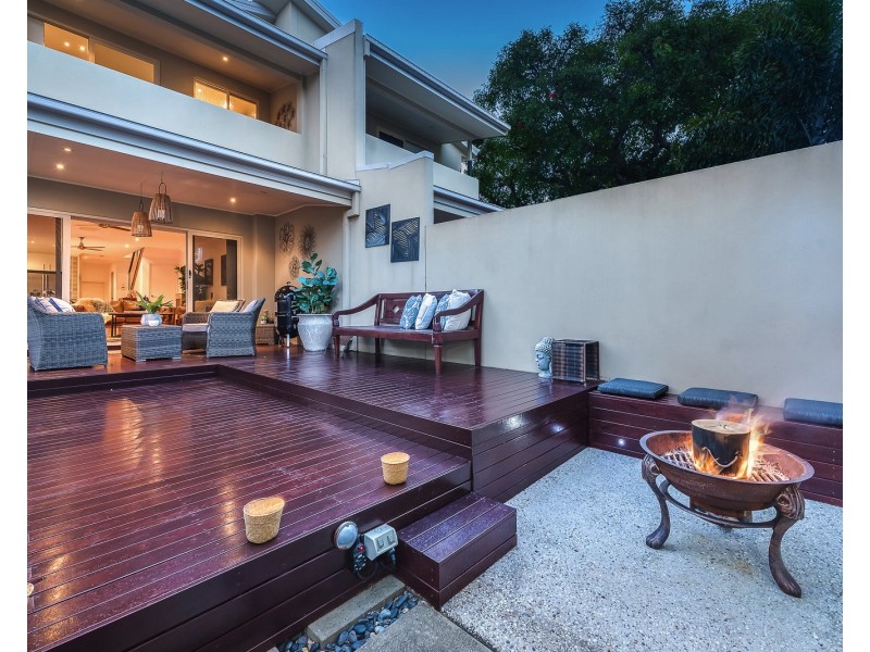 2/11 Cawthray Street, Biggera Waters QLD 4216