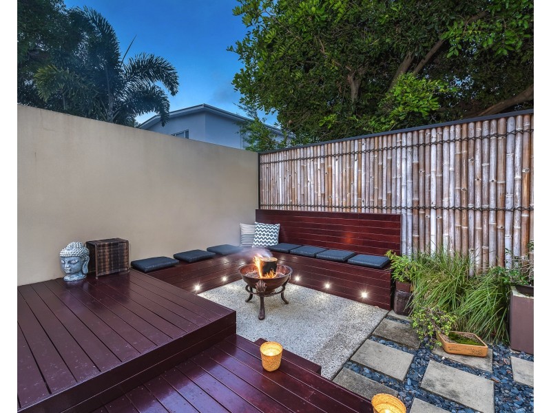 2/11 Cawthray Street, Biggera Waters QLD 4216