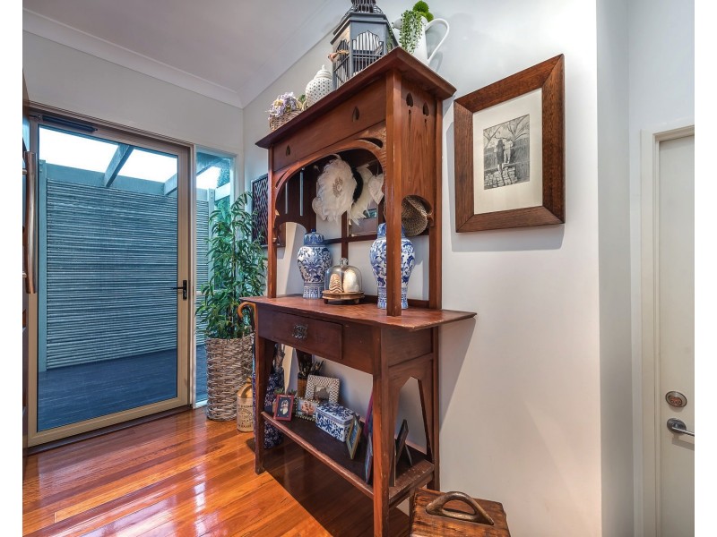 2/11 Cawthray Street, Biggera Waters QLD 4216