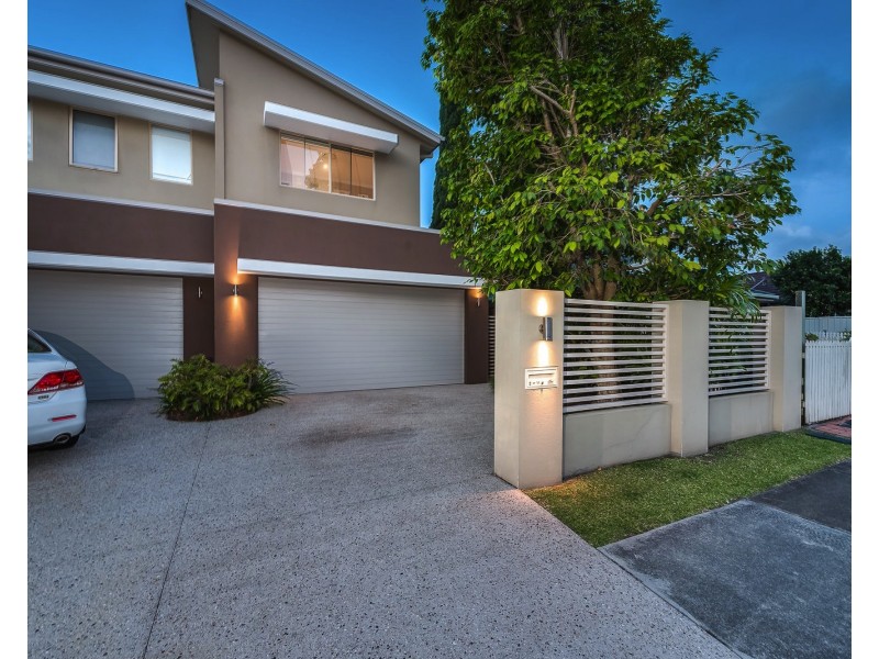 2/11 Cawthray Street, Biggera Waters QLD 4216