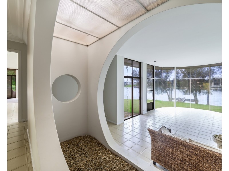 8-16 Riverbend Avenue, Carrara QLD 4211