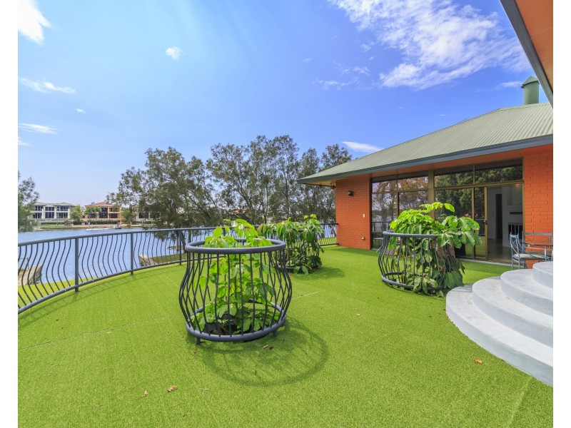 8-16 Riverbend Avenue, Carrara QLD 4211