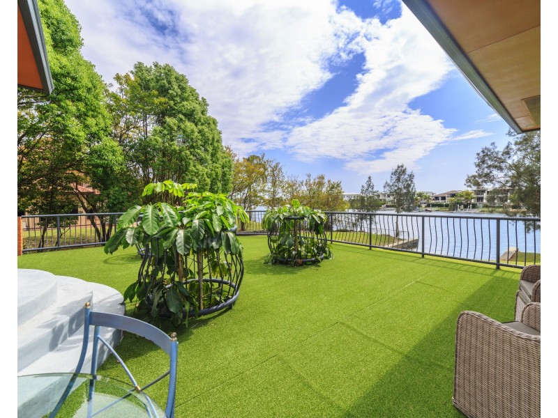 8-16 Riverbend Avenue, Carrara QLD 4211