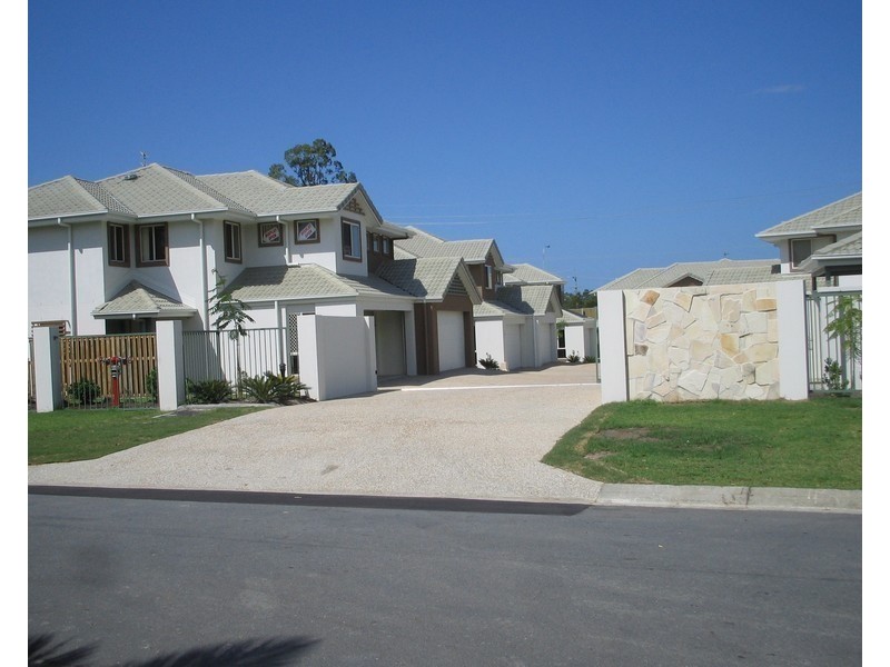 1 Carnarvon Ct, Oxenford QLD 4210