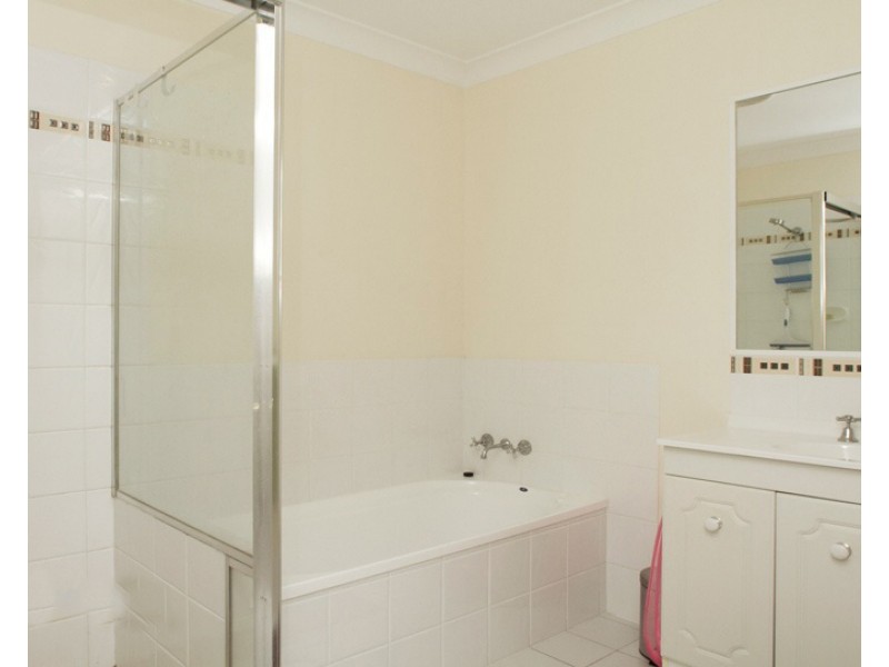 1 Carnarvon Ct, Oxenford QLD 4210