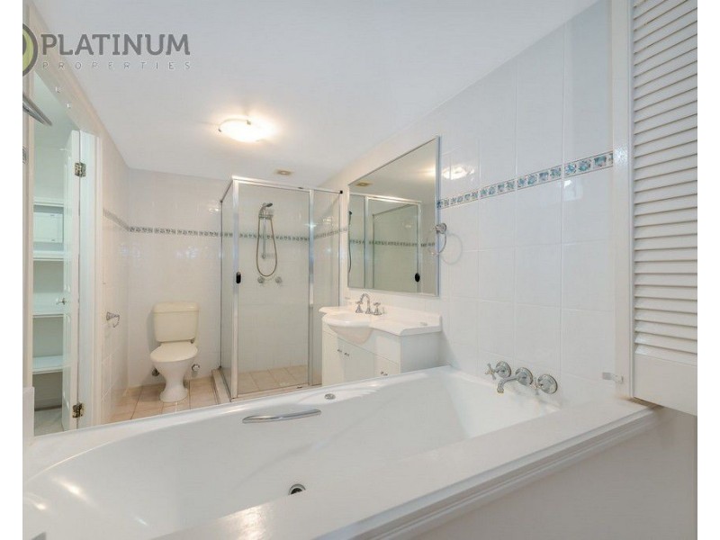 13/82 Limetree Parade, Runaway Bay QLD 4216