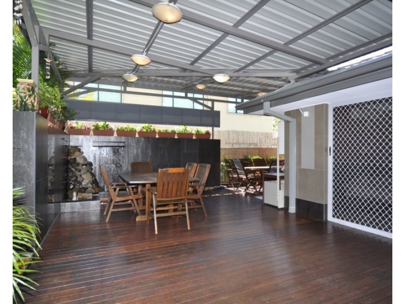 11 Yulia St, Coombabah QLD 4216