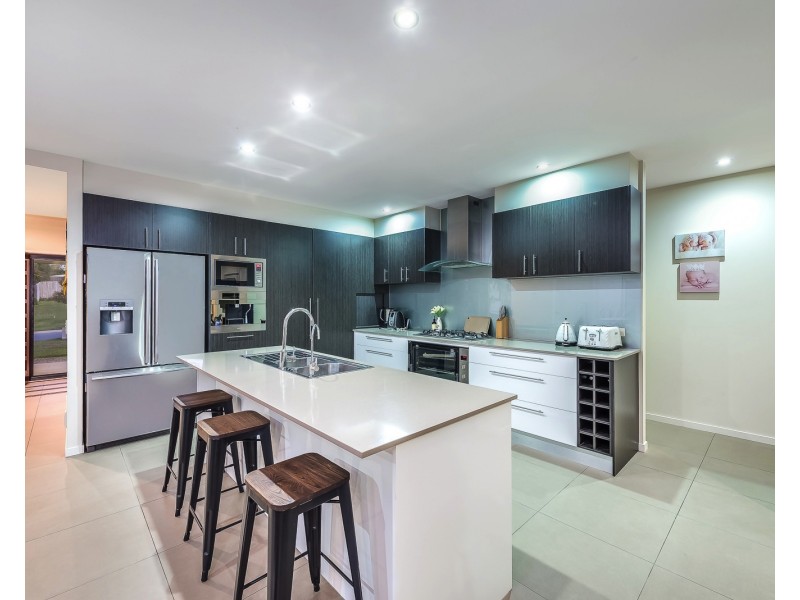 4 Allington Circuit, Maudsland QLD 4210