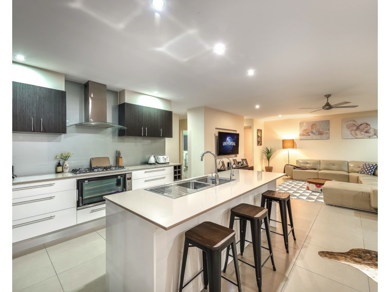 4 Allington Circuit, Maudsland QLD 4210