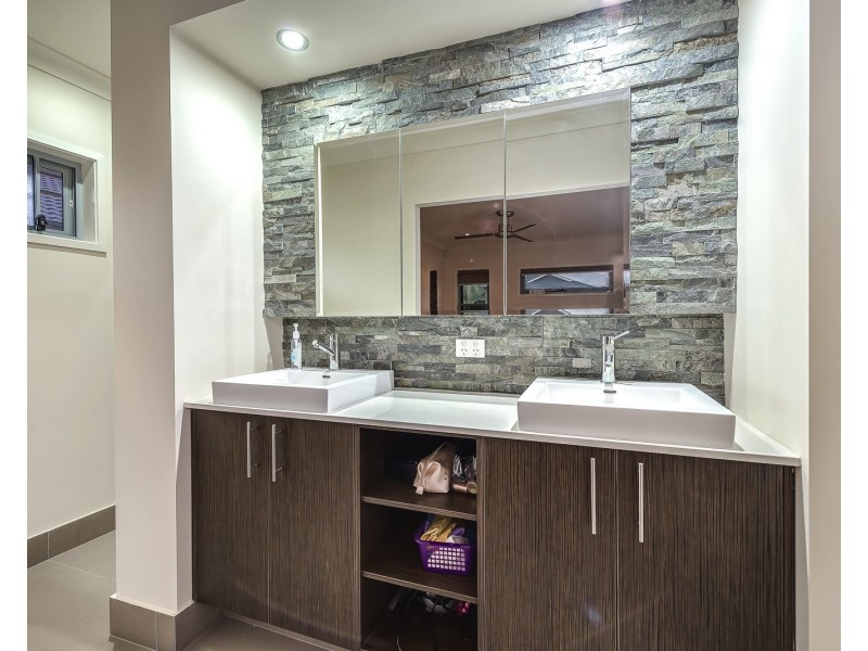 4 Allington Circuit, Maudsland QLD 4210