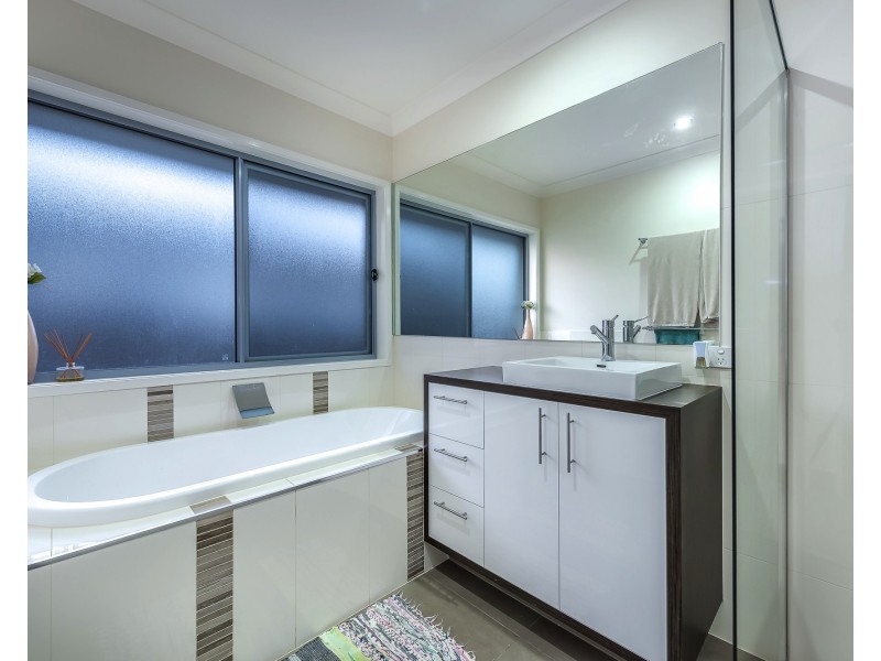 4 Allington Circuit, Maudsland QLD 4210